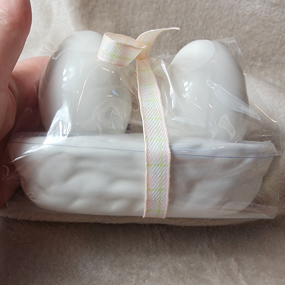 Rae Dunn White Ceramic Egg Salt And Pepper Shakers With Nest Tray New - Picture 5 of 11